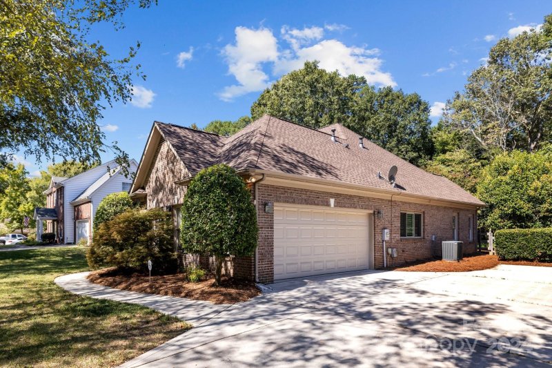 Property image 2 at 7527 Hogans Bluff Lane, Mint Hill, NC 28227