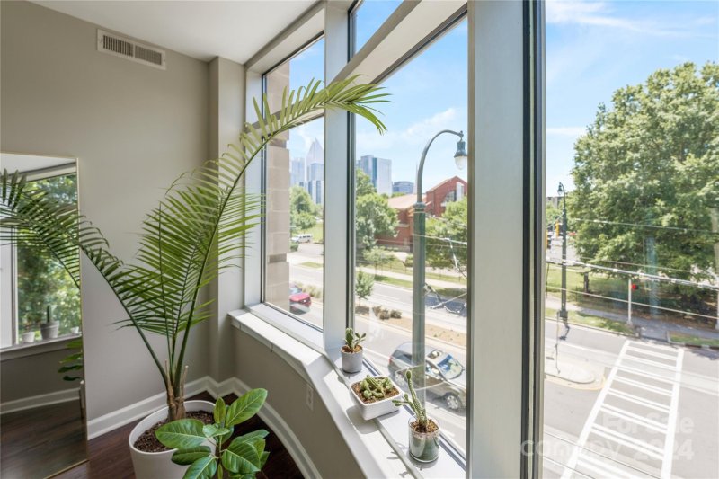 Property image 2 at 718 W Trade Street, Charlotte, NC 28202