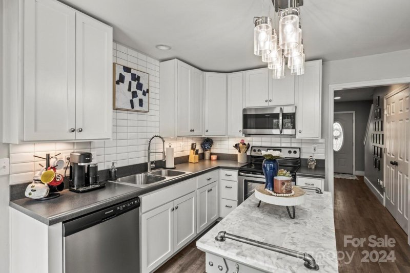 Property image 3 at 910 Grassy Patch Lane, Charlotte, NC 28216