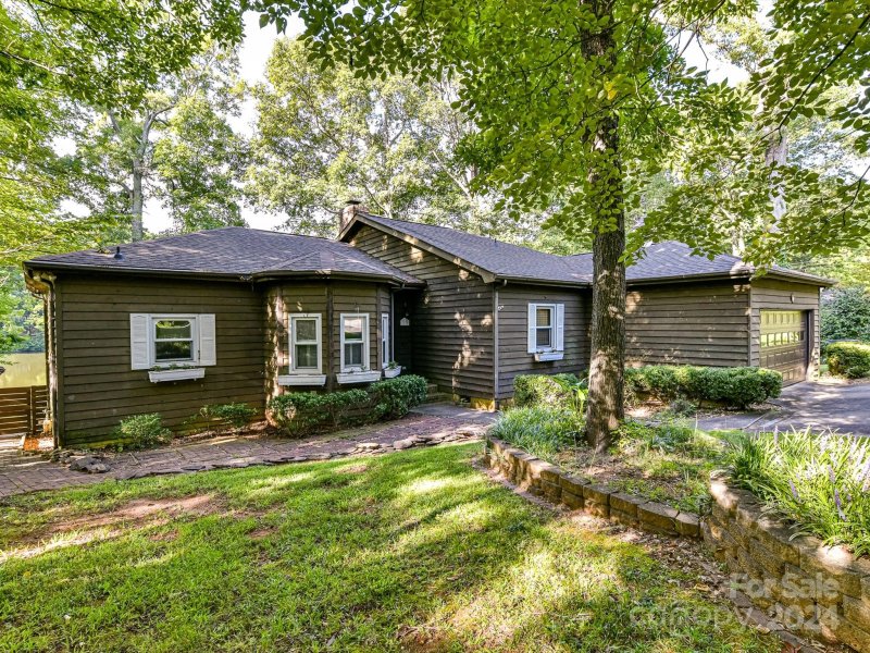 Property image 4 at 7105 Lakeside Drive, Charlotte, NC 28215