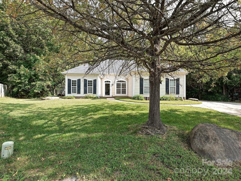 Property image 2 at 8806 Kapheim Court, Charlotte, NC 28273