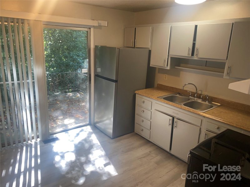 Property image 4 at 611 Blendwood Drive, Charlotte, NC 28215