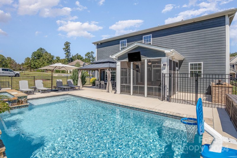 Property image 4 at 135 Tomahawk Drive, Mooresville, NC 28117