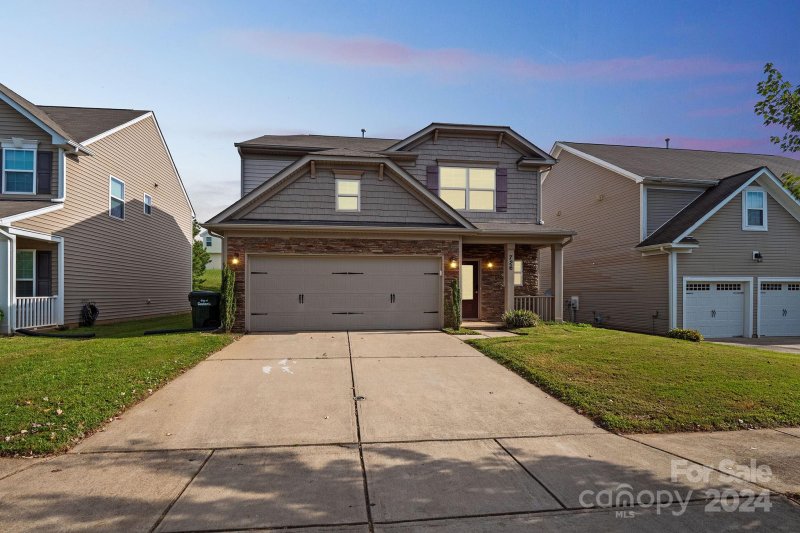 Property image 2 at 726 Centennial Street, Gastonia, NC 28056