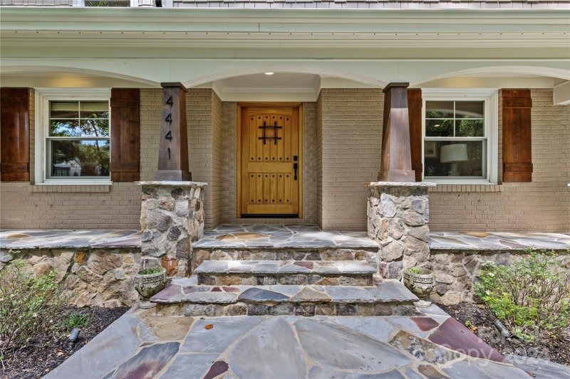 Property image 4 at 4441 Town And Country Drive, Charlotte, NC 28226