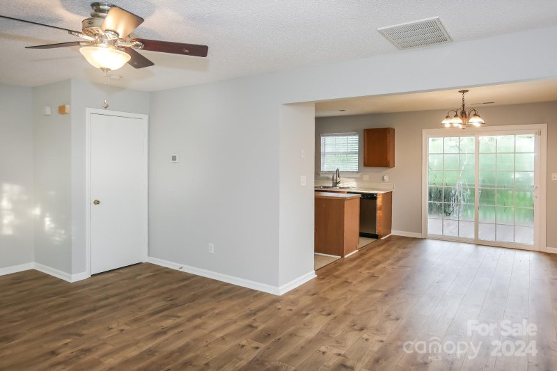 Property image 4 at 10631 Coulport Lane, Charlotte, NC 28215