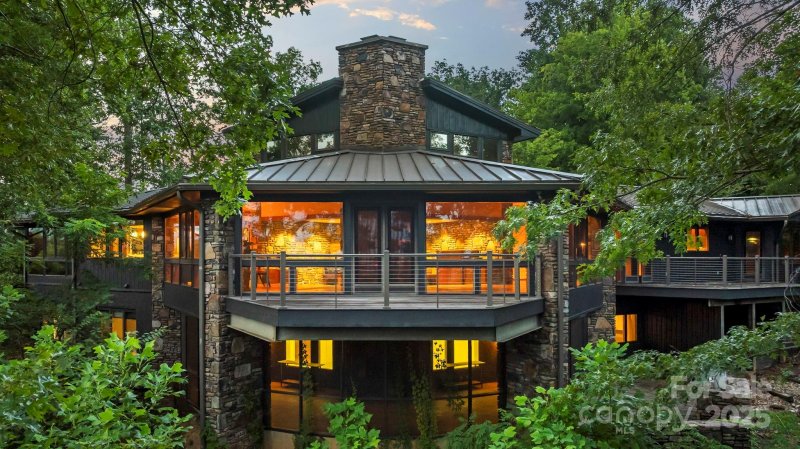 Property image 3 of 130 Piney Ridge Lane in Piney Mountain, Saluda, NC 28773