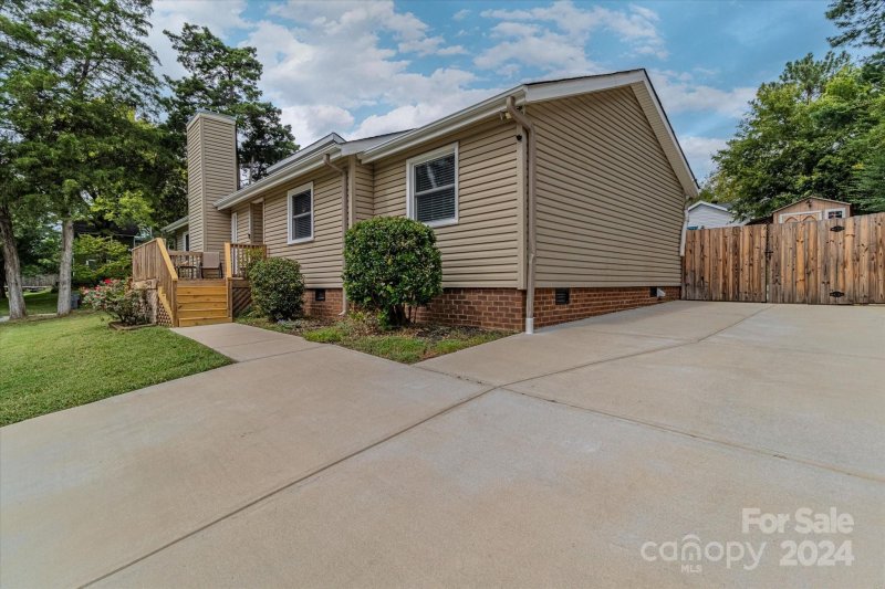 Property image 4 at 10926 Treebark Drive, Charlotte, NC 28226