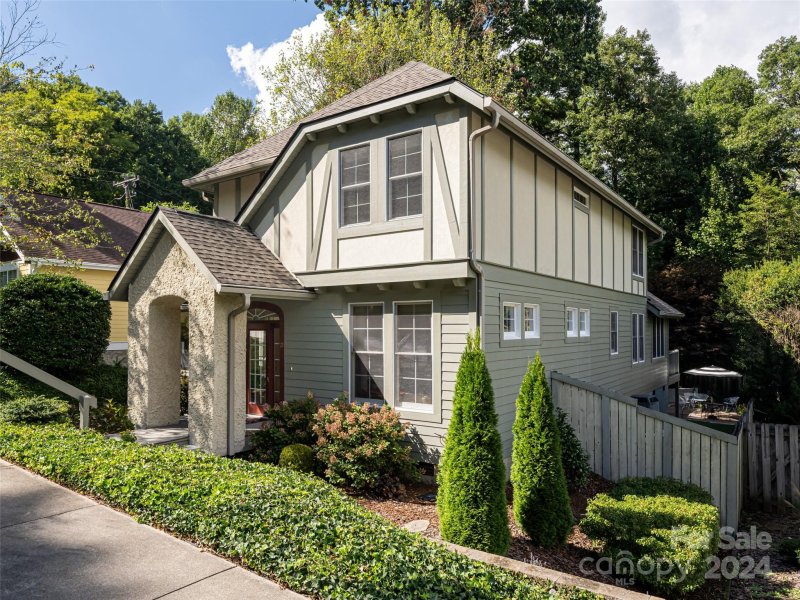 Property image 2 at 21 Town Circle, Flat Rock, NC 28731