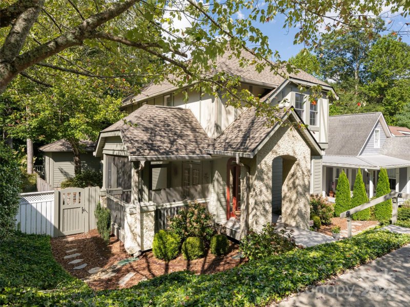 Property image 3 at 21 Town Circle, Flat Rock, NC 28731