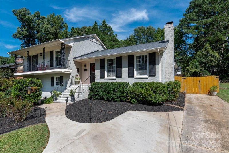 Property image 2 at 3015 Finley Place, Charlotte, NC 28210