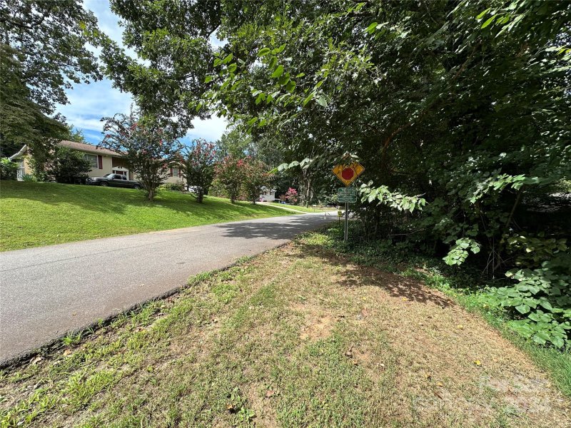 Property image 3 at 5526 Brookwood Lane, Hickory, NC 28602