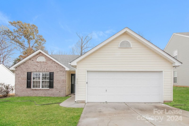 Property image 3 at 832 Almora Drive, Charlotte, NC 28216