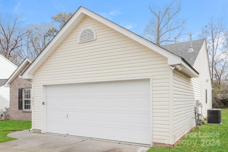 Property image 4 at 832 Almora Drive, Charlotte, NC 28216