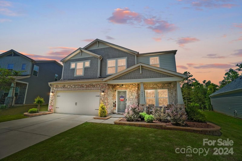 1043 Amberley Crossing Drive