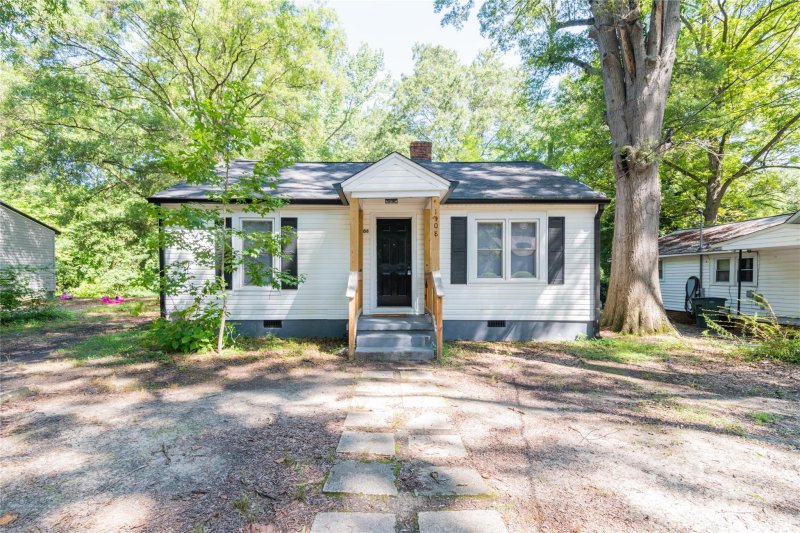 Property image 2 at 1108 W Walnut Avenue, Gastonia, NC 28052