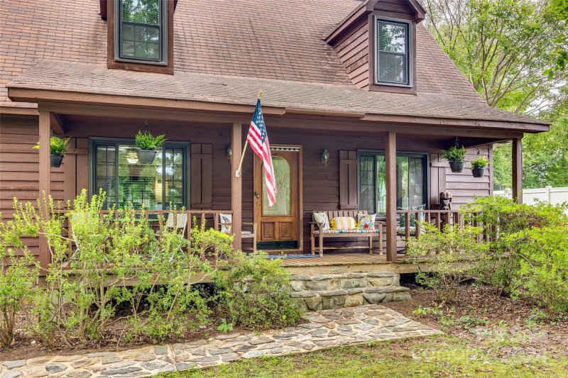 Property image 3 at 136 Webbed Foot Road, Mooresville, NC 28117