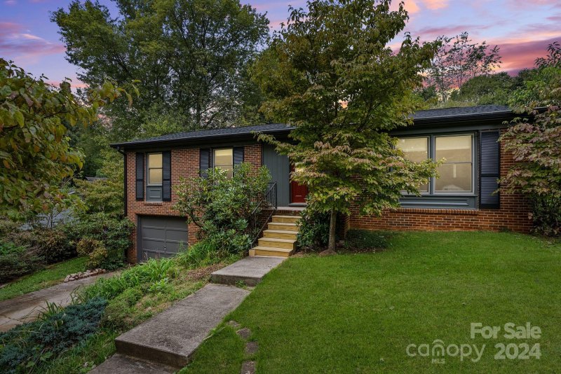 Property image 2 at 310 Foxcroft Drive, Asheville, NC 28806