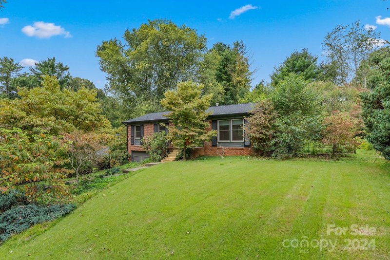 Property image 3 at 310 Foxcroft Drive, Asheville, NC 28806