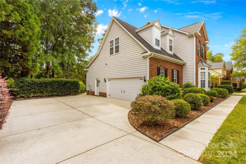 Property image 4 at 129 Lockerbie Lane, Mooresville, NC 28115