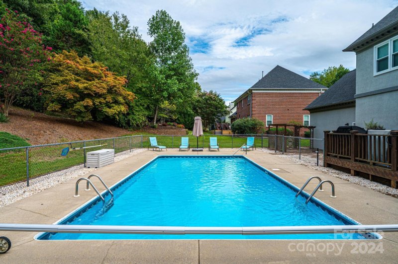 Property image 2 at 168 37th Avenue Place, Hickory, NC 28601