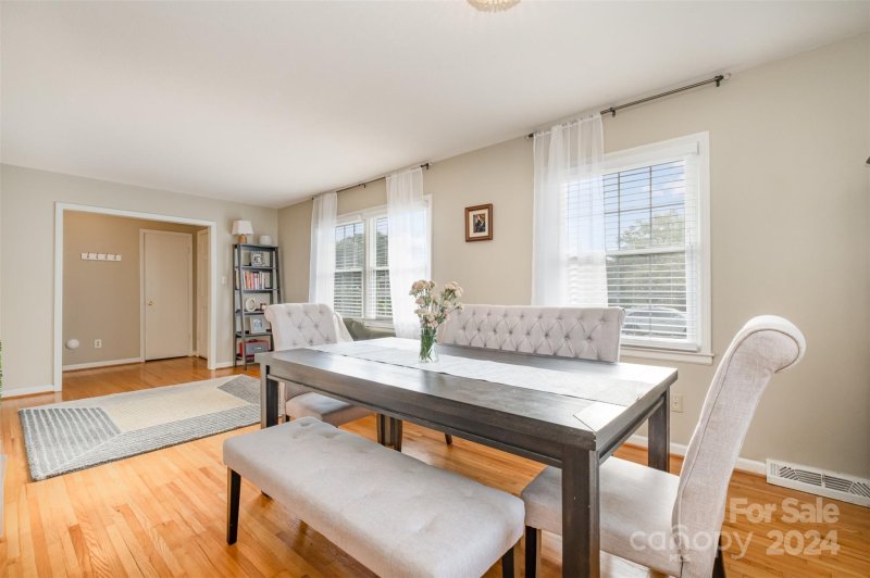 Property image 3 at 4923 Carriage Drive Circle, Charlotte, NC 28205