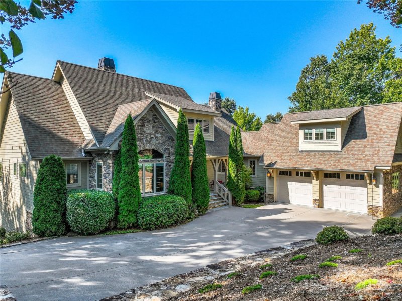 Property image 3 at 6 Yellow Wood Lane, Horse Shoe, NC 28742