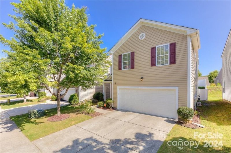 Property image 2 at 536 Knothole Lane, Charlotte, NC 28214