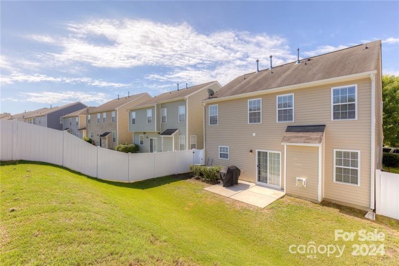 Property image 3 at 536 Knothole Lane, Charlotte, NC 28214