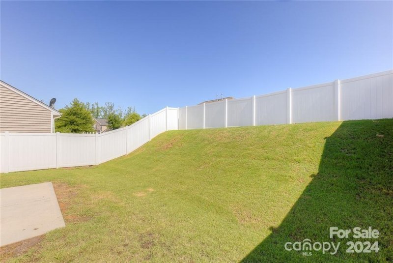 Property image 4 at 536 Knothole Lane, Charlotte, NC 28214