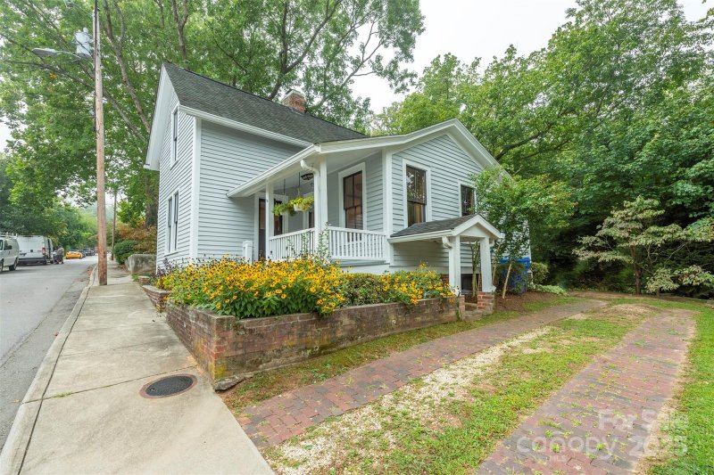 Property image 3 at 14 Harrison Street, Asheville, NC 28801