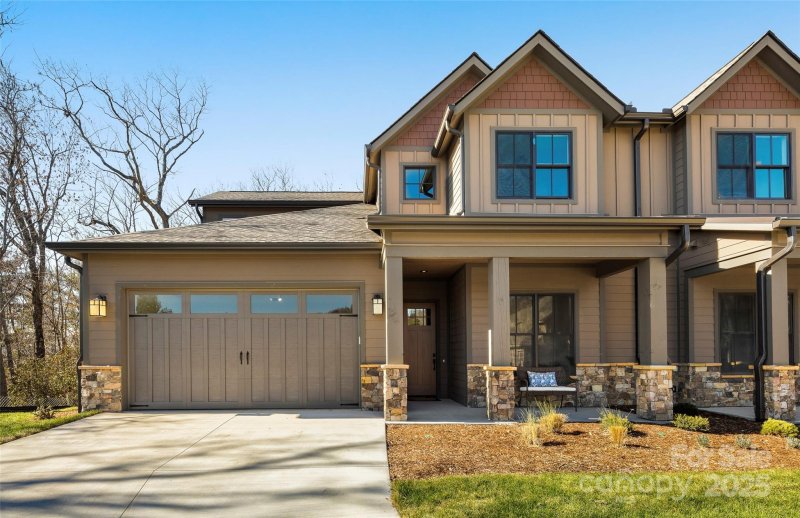 Property image 2 of 105 Chimney Chase Trail in Champion Hills, Hendersonville, NC 28739