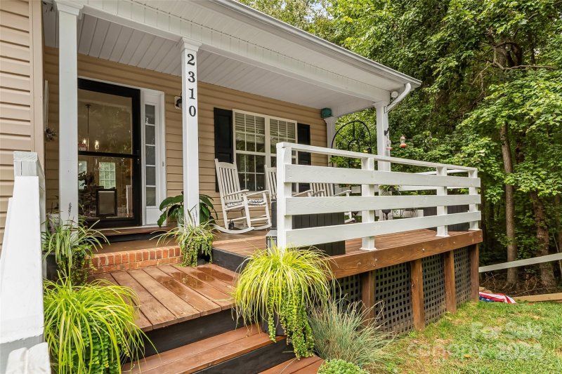 Property image 2 at 2310 39th Avenue Court, Hickory, NC 28601