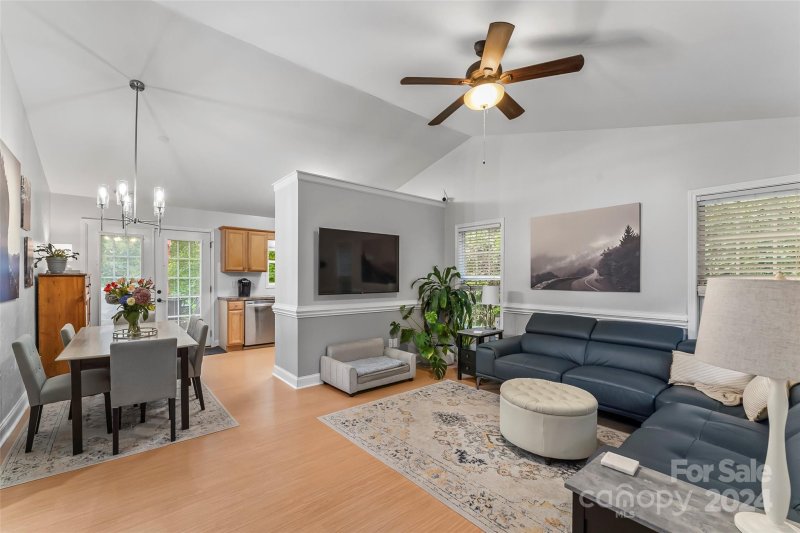 Property image 3 at 2310 39th Avenue Court, Hickory, NC 28601