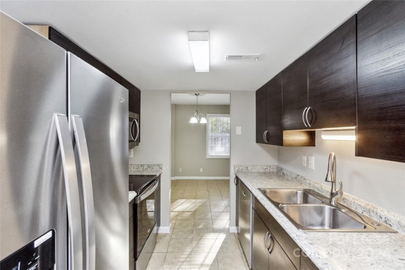 Property image 5 at 9464 B Lexington Circle, Charlotte, NC 28213