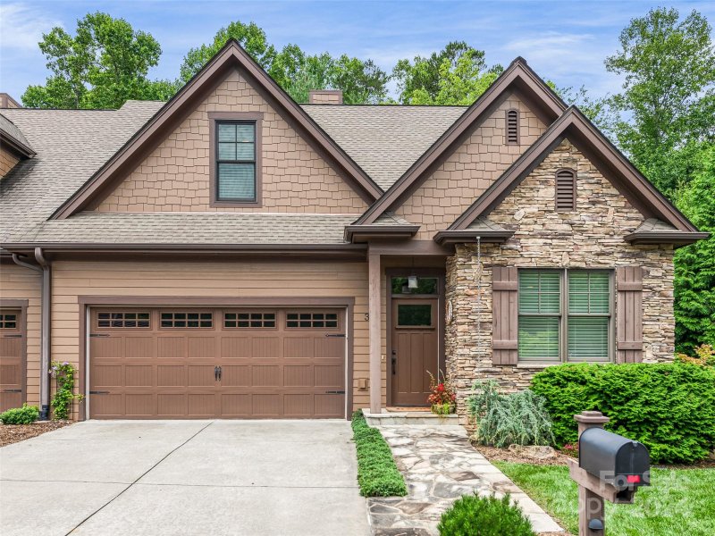 Property image 2 at 30 Meadow Village Lane, Asheville, NC 28803