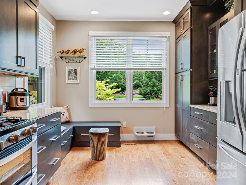 Property image 5 at 30 Meadow Village Lane, Asheville, NC 28803