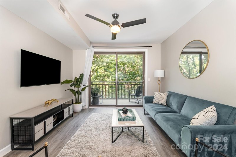 Property image 2 at 718 W Trade Street, Charlotte, NC 28202