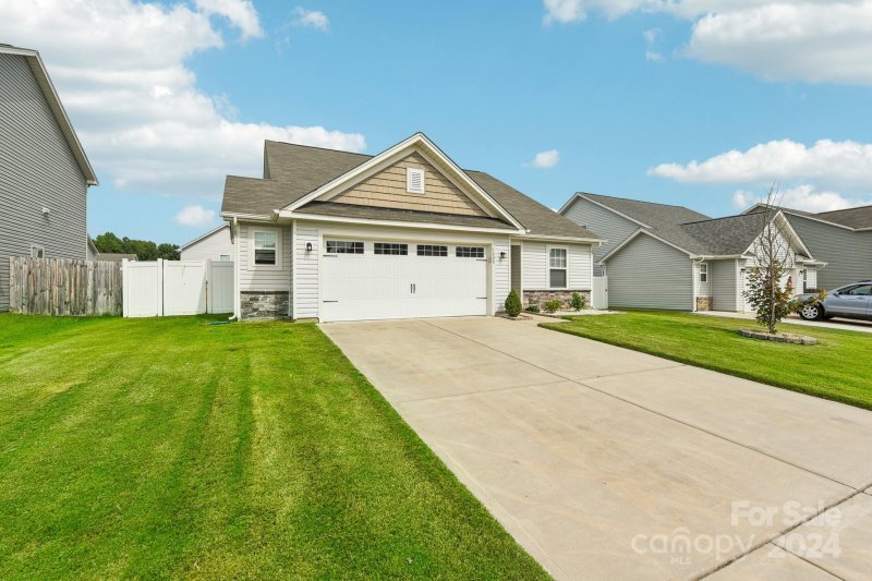 Property image 2 at 1608 Sandhill Oak Court, Landis, NC 28088