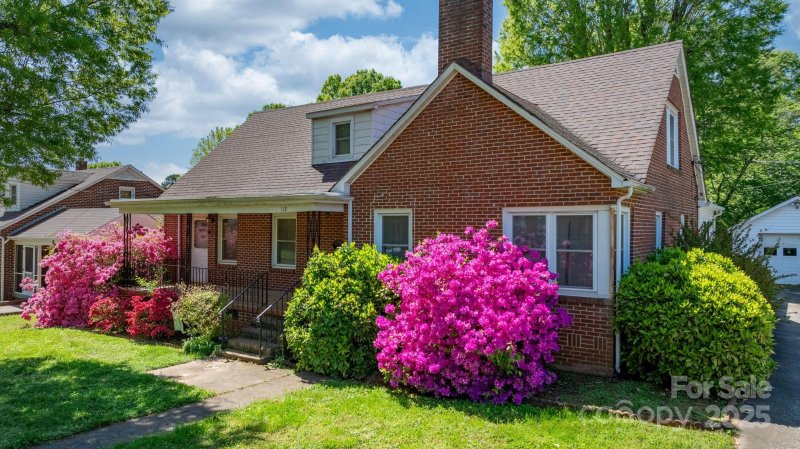 Property image 2 of 112 S 2nd Avenue in Boyd Heights, Maiden, NC 28650
