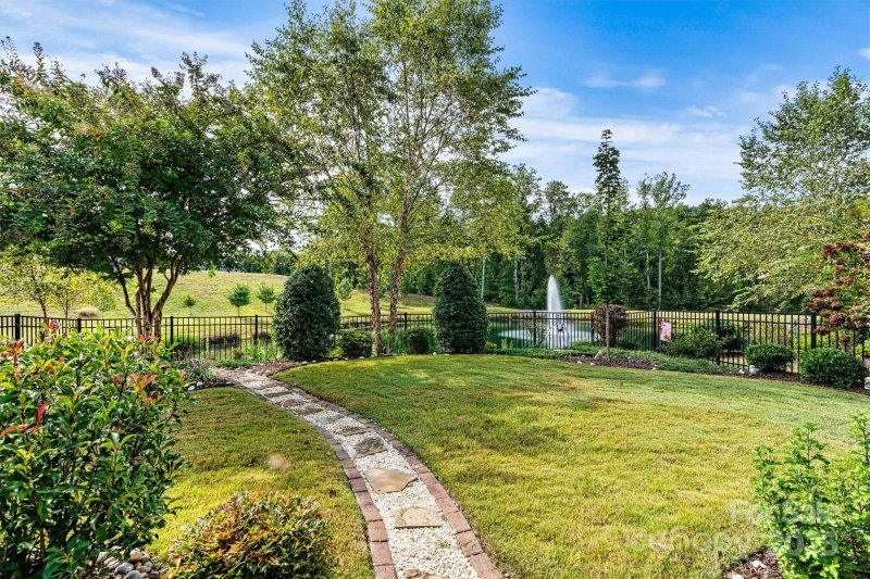 Property image 2 at 8121 Festival Way, Charlotte, NC 28215