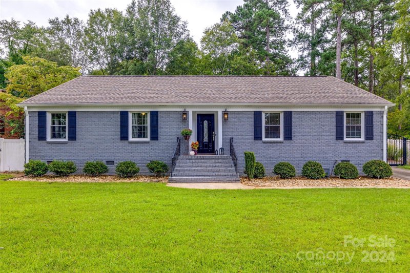 1038 Christopher Circle