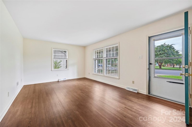 Property image 5 at 1519 Tyvola Road, Charlotte, NC 28210