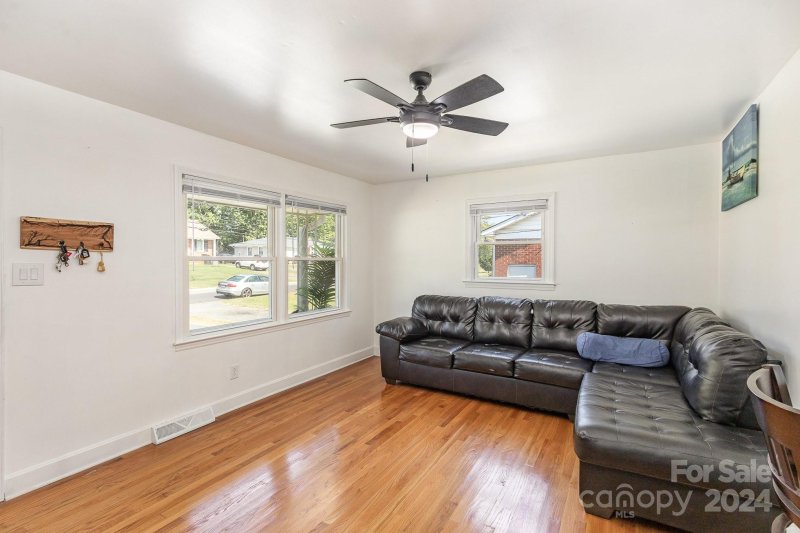 Property image 5 at 4431 Westridge Drive, Charlotte, NC 28208