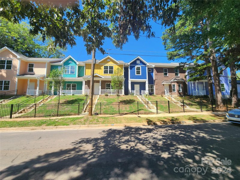 Property image 2 at 2117 Madrid Street, Charlotte, NC 28216