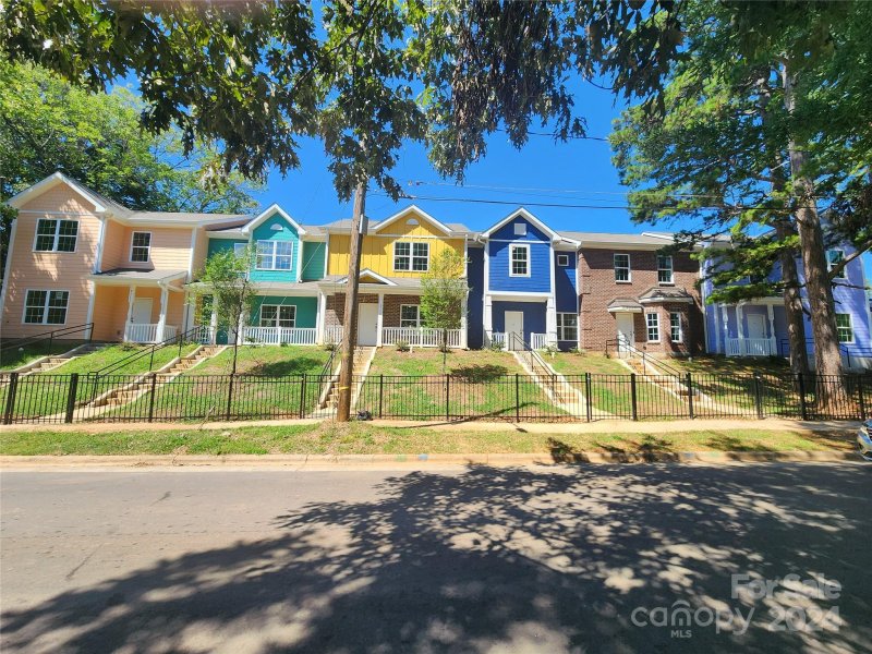 Property image 2 at 2113 Madrid Street, Charlotte, NC 28216