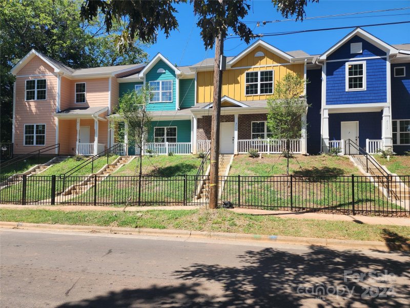 Property image 2 at 2111 Madrid Street, Charlotte, NC 28216