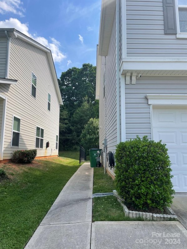 Property image 3 at 12931 Lake Erie Lane, Charlotte, NC 28273