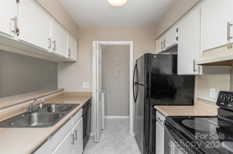 Property image 3 at 4401 Sharon Chase Drive, Charlotte, NC 28215