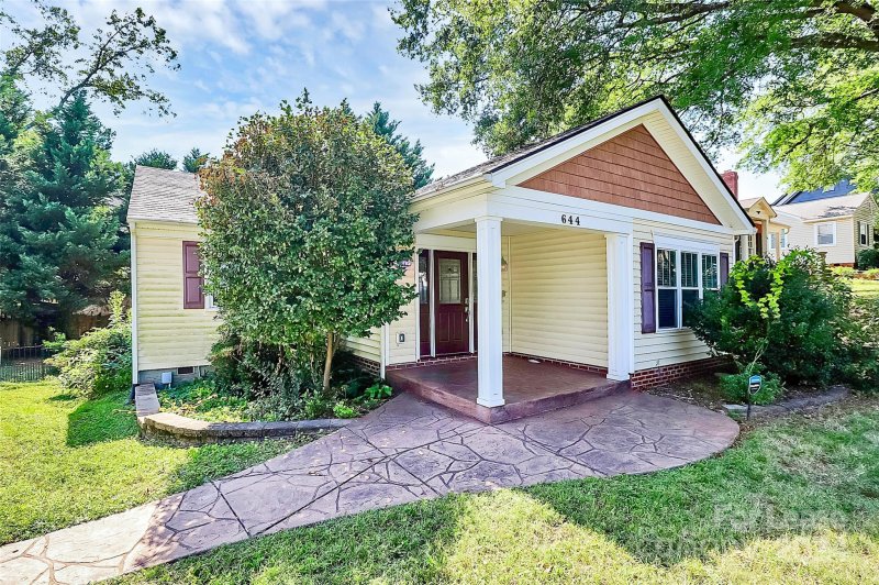 Property image 2 at 644 Diana Drive, Charlotte, NC 28203